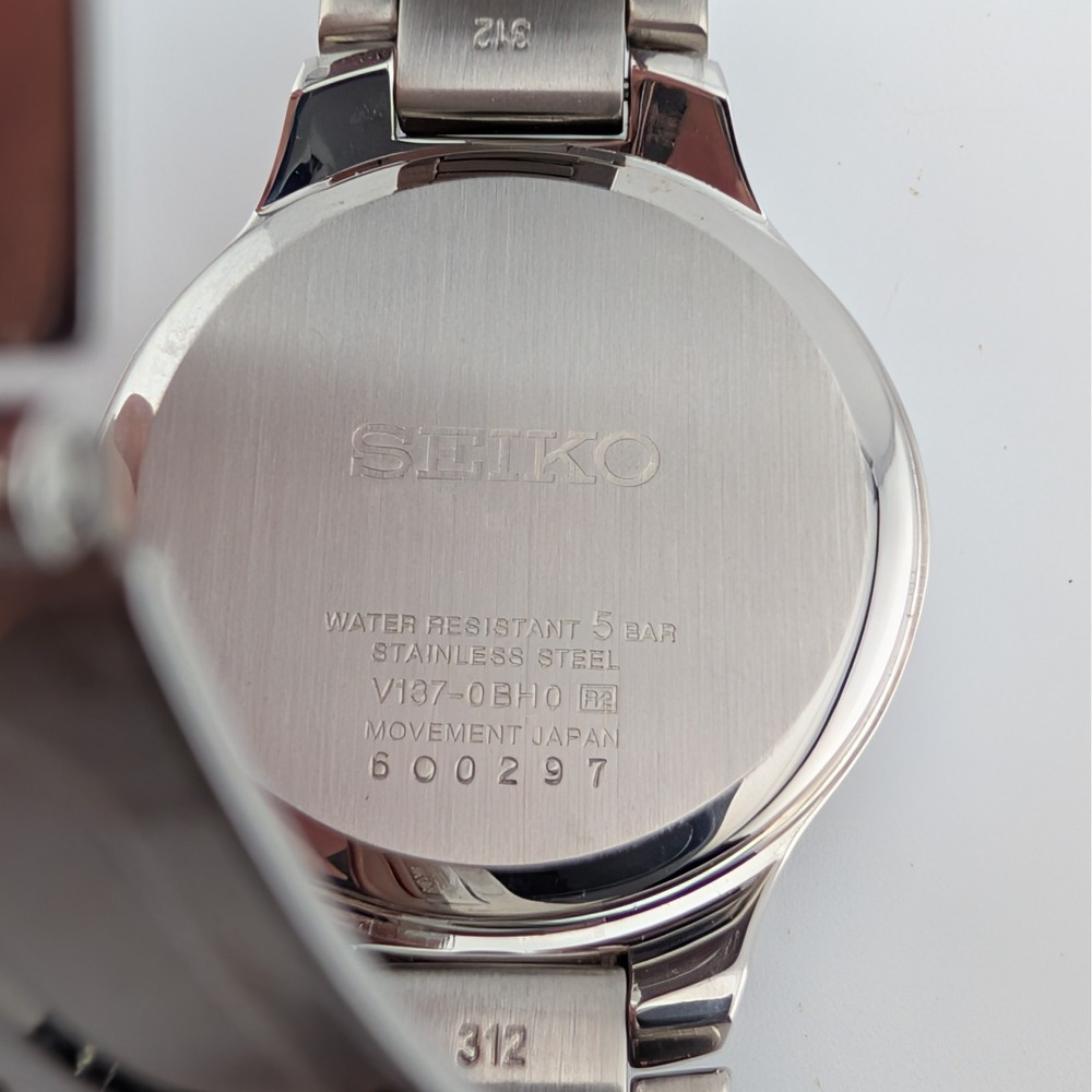 Seiko Solar V137-0BH0 Women's Watch Blue Guilloche Dial Date Stainless Steel Box - Picture 5 of 13